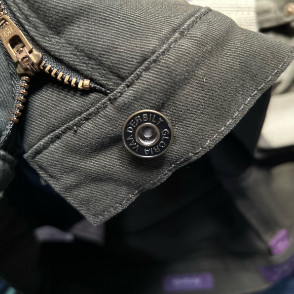 Gloria Vanderbilt does Army? Yup dark green pants come with matching check-belt. - Picture 4 of 6